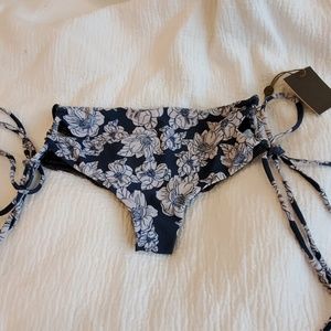 BNWT Acacia Murray Bottom S